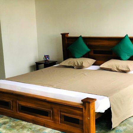 Barefoot Inn Kandy Bagian luar foto